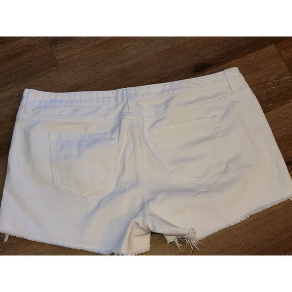 Forever 21 Destroyed White Jean Shorts. Size 18. Cut off style. - Picture 4 of 7